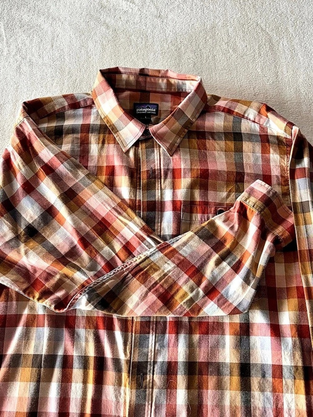 Patagonia Organic Cotton Shirt Button Down. Plaid red, brown, tan and gray. Sz L